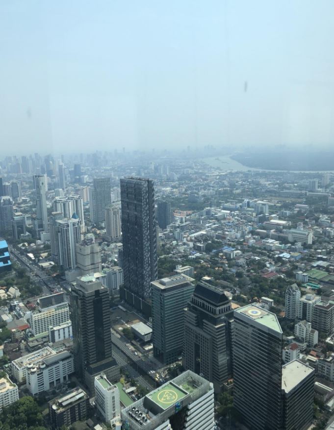 Путешествие по Бангкоку (Тайланд). Небоскреб Maha Nakhon и хождение по стеклянному балкону на высоте птичьего полета. Из зимы в лето.