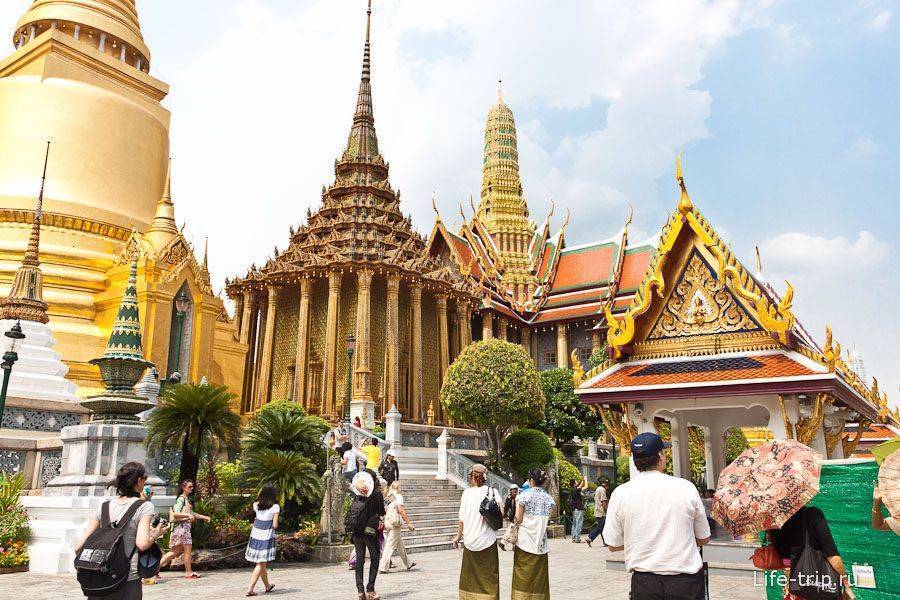 Кто не посетил Королевский дворец в Бангкоке не видел Тайланда.Так ли это? Подробная статья о нашем посещении главного дворца Бангкока. Из зимы в лето