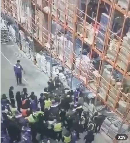 Массовая драка на подмосковном складе Wildberries.