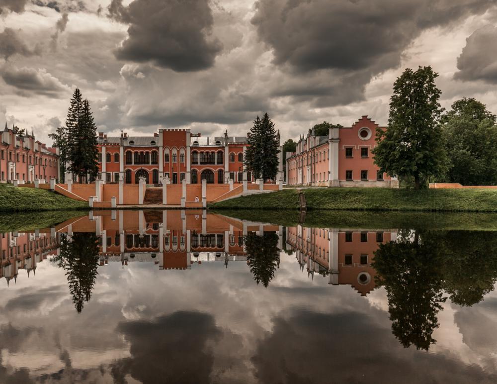 **Самые красивые и пугающие заброшенные усадьбы России: Откройте Тайны Забытых Мест**