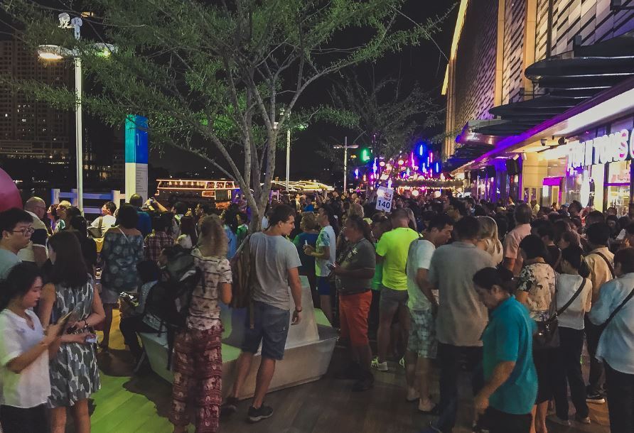 Наш вечерний круиз по реке Чао Прайя с прекрасным ужином в Бангкоке (Тайланд). Путешествие продолжается. Из зимы в лето.