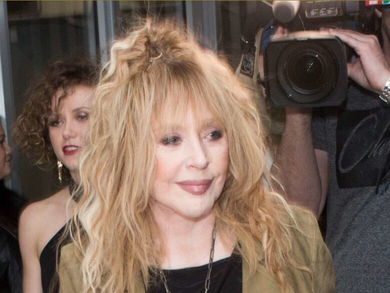 Пугачева со сцены сообщила о беременности Булановой