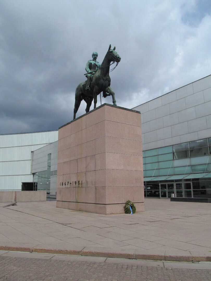 Как Мединский питерцев в чувство привёл (от любви к финнам отучал)