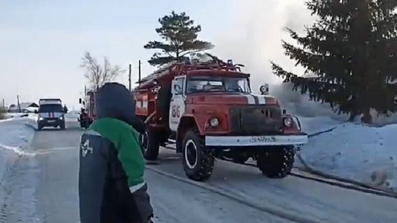 Спасение людей из огня.