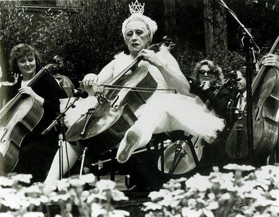 Шалость Ростроповича: история о том, как и зачем гениальный виолончелист вышел на сцену в пуантах и балетной пачке