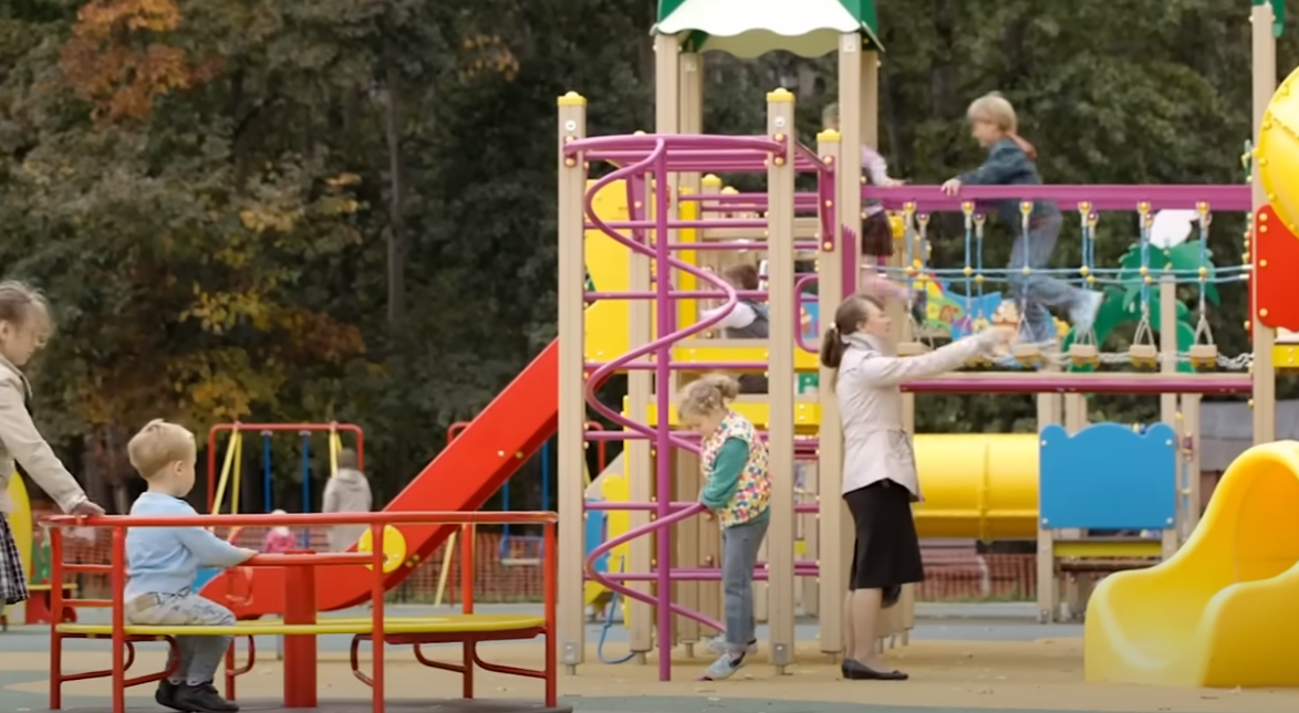 Он обещал жениться на ней ещё в детском садике. История любви