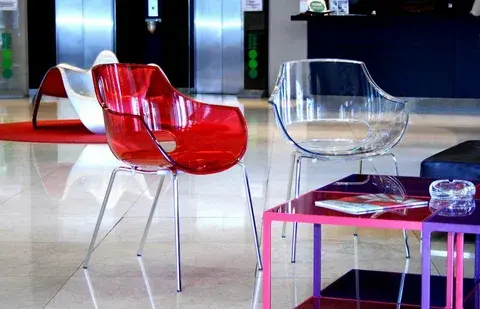 Стеклянная мебель: стильный и функциональный интерьер