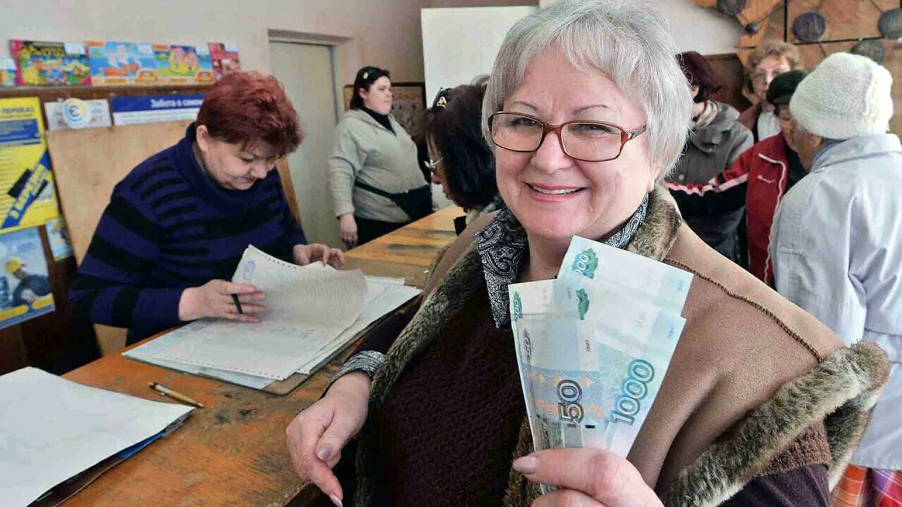 В правительстве рассказали о планах повысить пенсии на 20%