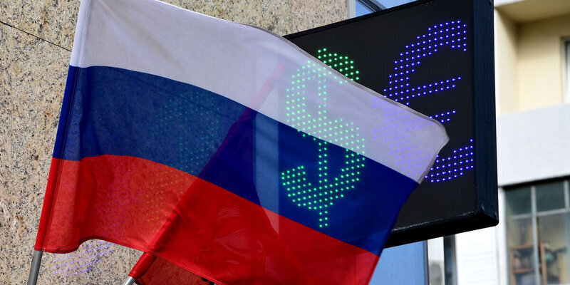 Курс доллара и евро вновь бьет рекорды на Мосбирже. Информация на 15.02.2024 г.