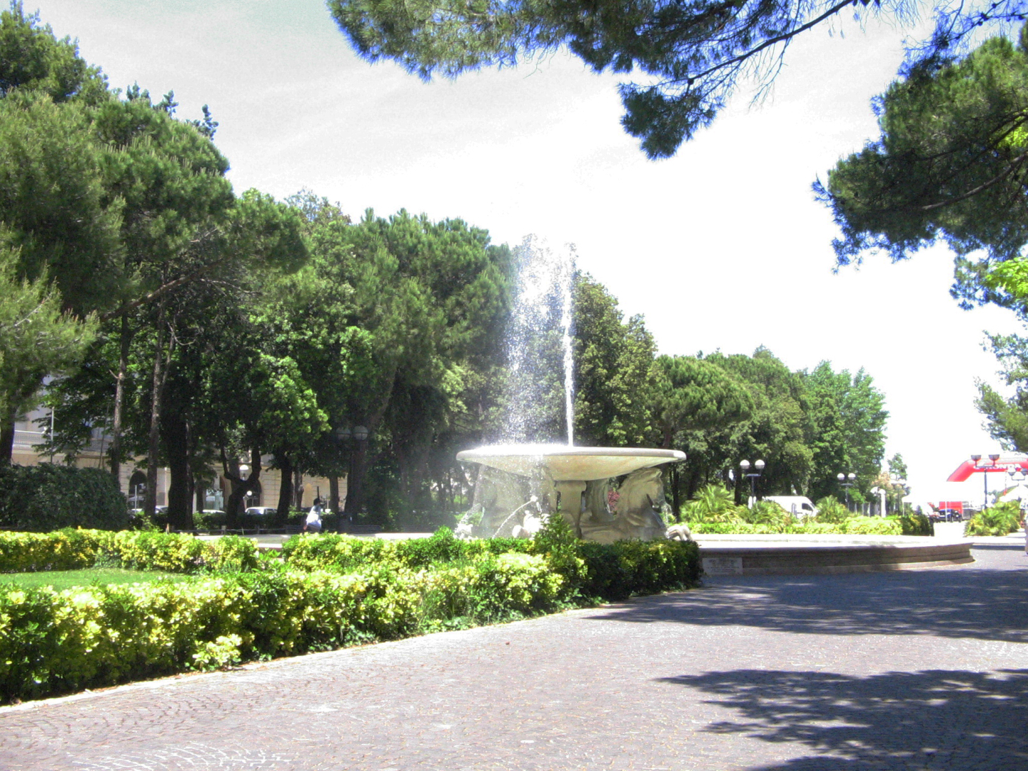 «Римини – самый «советский» город в Италии» -  Наши с женой «Итальянские каникулы» пришлись на самый переход из мая в июнь 2011 года.