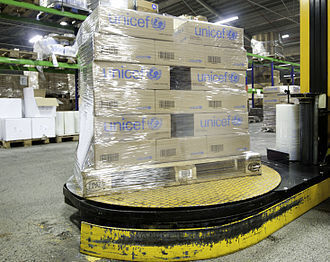 Можно ли ставить товар с паллетом на другой товар с паллетом? Видел как даже стояло три (3) паллета с продуктами питания.