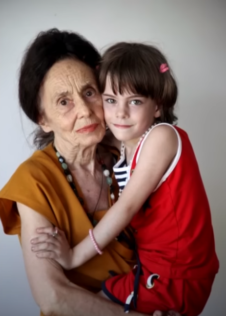 Удивительная история женщины, которая сумела родить и воспитать ребенка в 66 лет