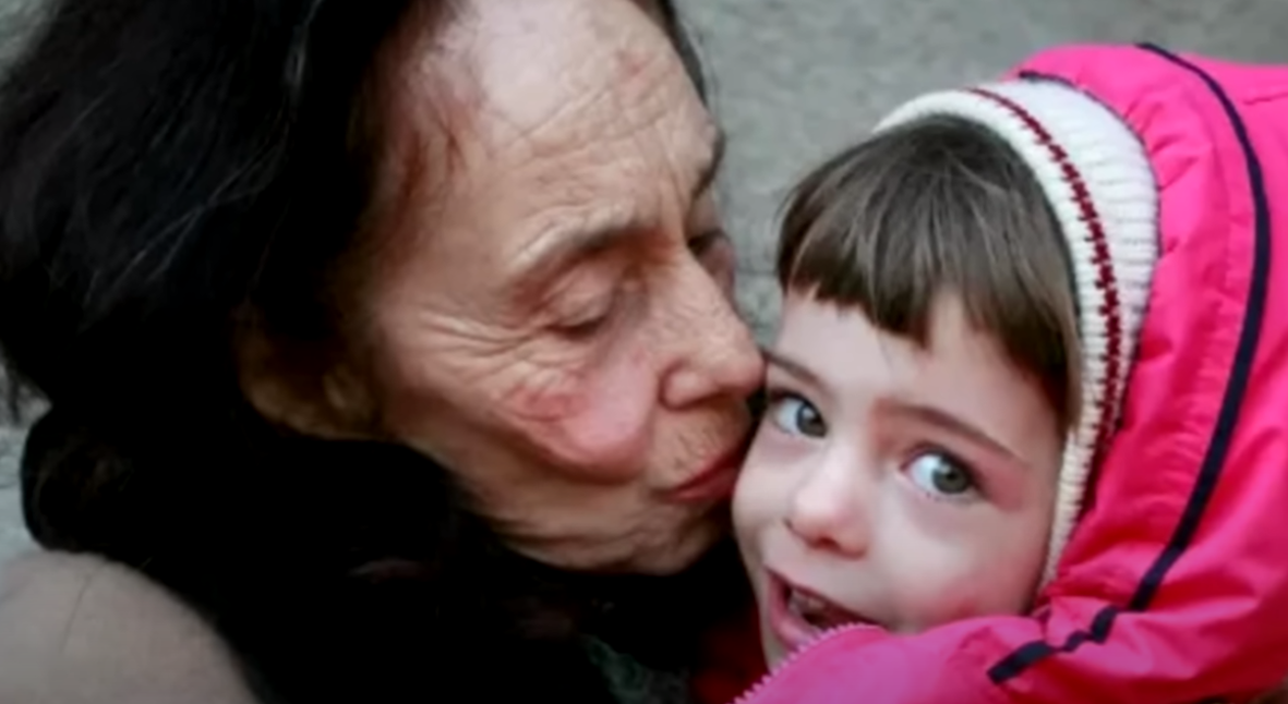 Удивительная история женщины, которая сумела родить и воспитать ребенка в 66 лет