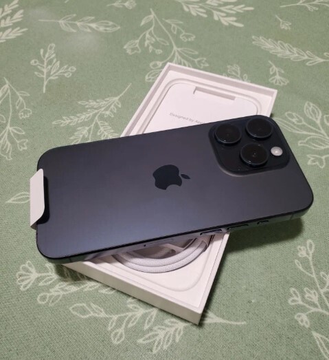 Смартфон Apple iPhone 15 Pro 256 ГБ, Dual: nano SIM + eSIM