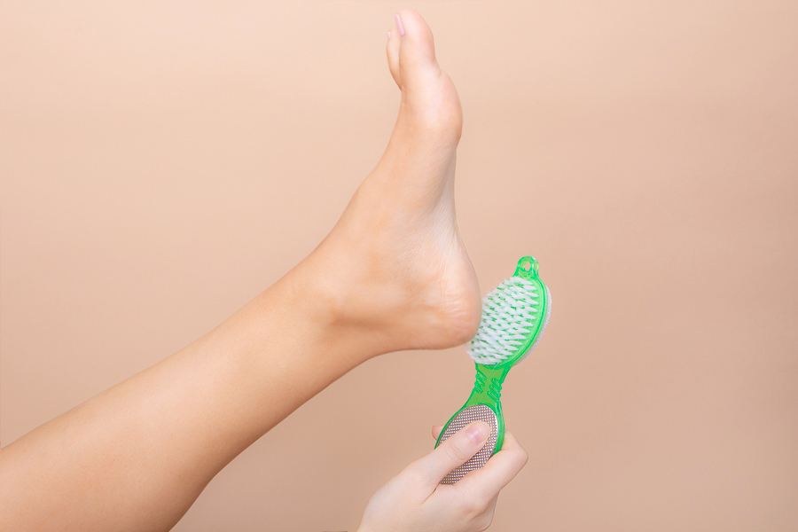 Как избавиться от трещин на пятках: Эффективные способы и советы.