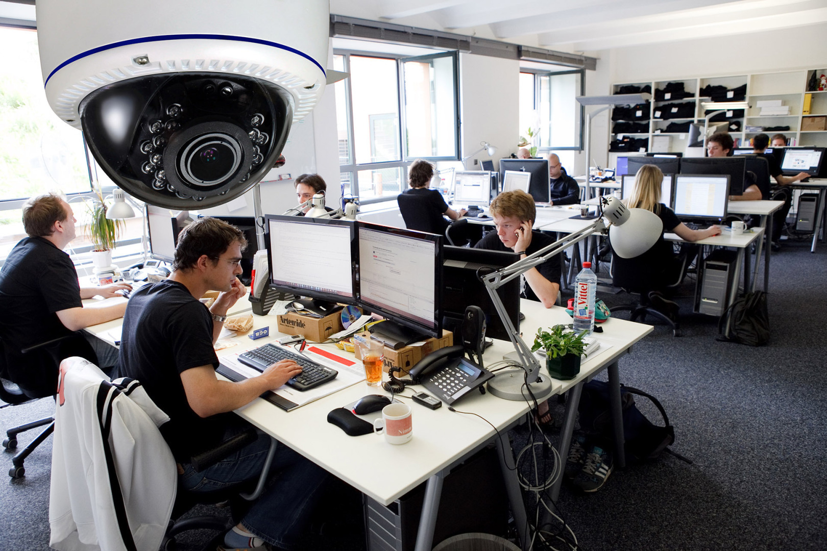 Под «колпаком»: право слежки работодателями за своими работниками