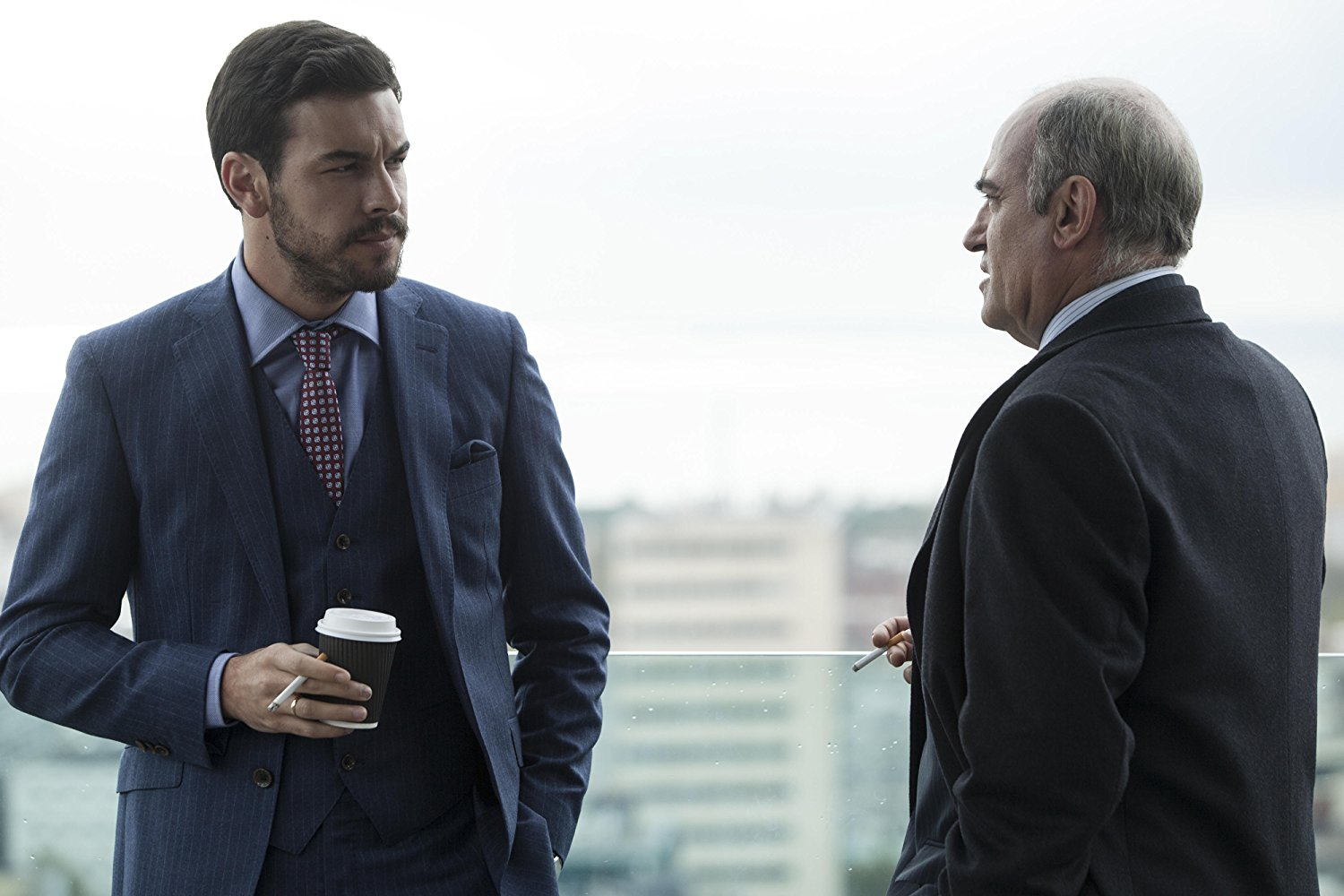 Не честный детектив. Если хочешь насладиться фильмом НЕ ЧИТАТЬ!!