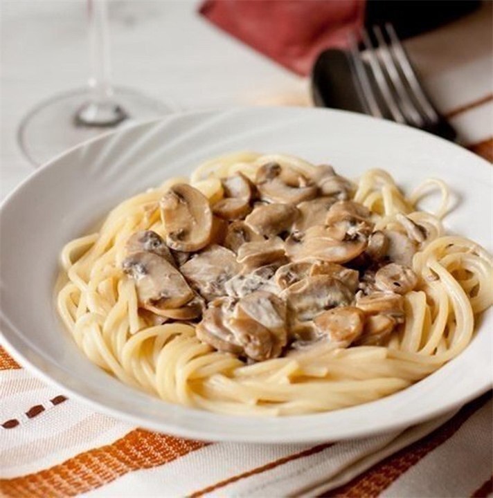 Рецепт макарон в сливочном соусе с грибами и курицей: идеальное сочетание нежности и вкуса