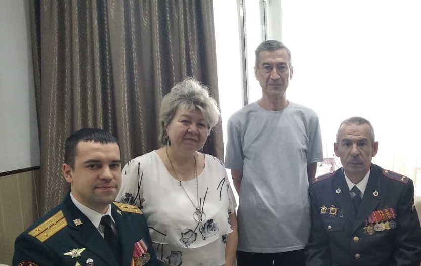 Семью погибшего офицера навестили росгвардейцы в Башкирии