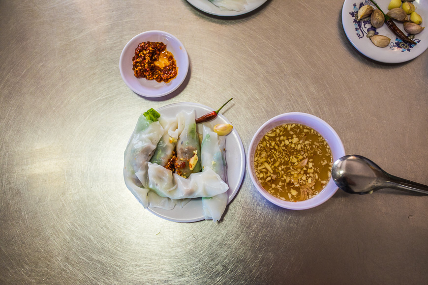 Вьетнам, как питаются местные жители в Хюэ.