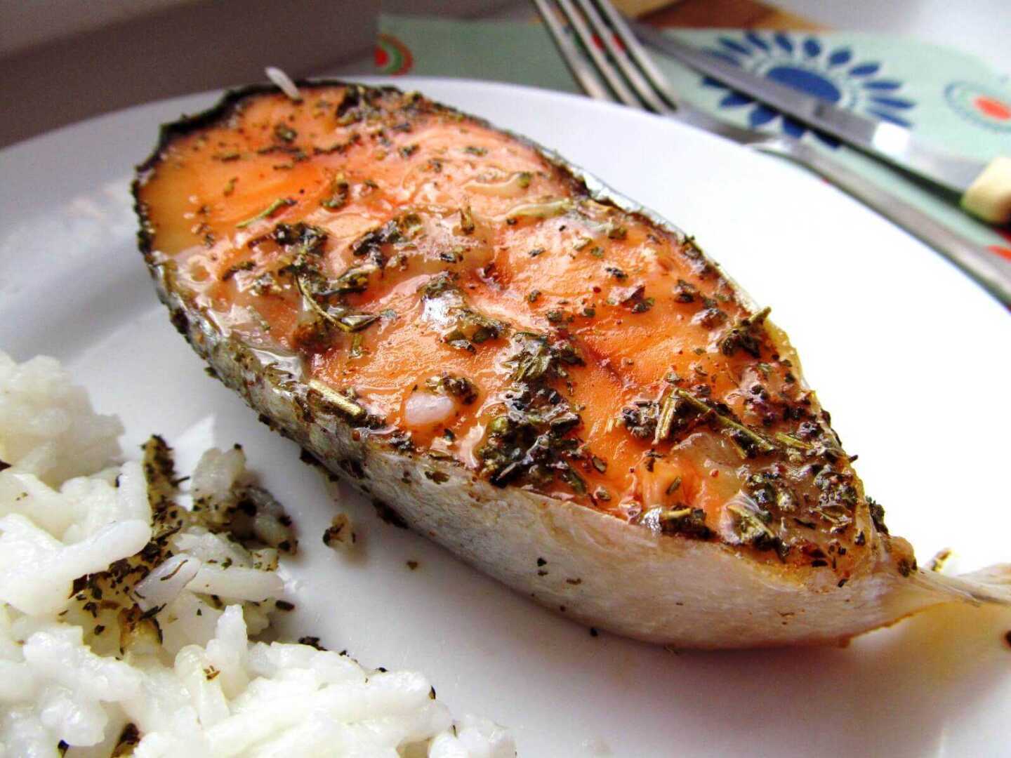 Секреты идеальной горбуши: запекаем в духовке до золотистой корочки