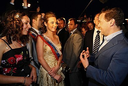 Я давненько не ходил на вечер встречи одноклассников! А Вы идете? Или считаете это бесполезным занятием, как и я?