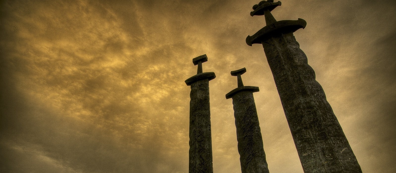 Таро. Карта дня - Тройка Мечей.