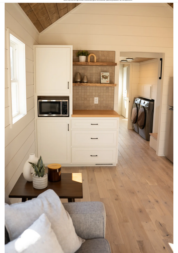 Просторный 45-футовый семейный дом на колесах, раскинувшийся на четырех осях