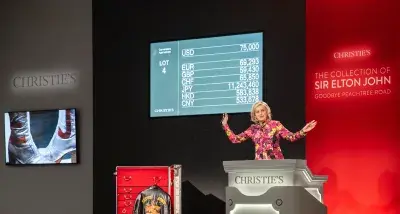 В ночь премьеры аукцион Christie's по продаже коллекции сэра Элтона Джона принес 8 миллионов долларов