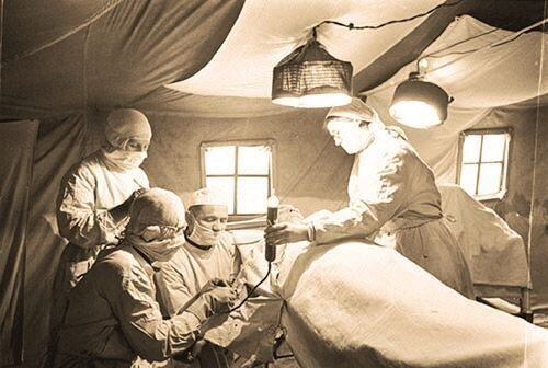 «Хирурги сутками не отходили от операционных столов...»