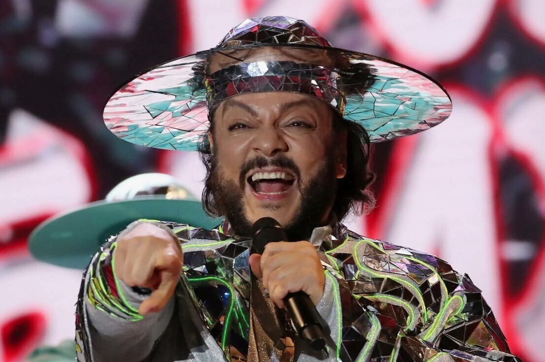 Никто их не простил. Как артисты пытаются оправдаться за участие в голой вечеринке