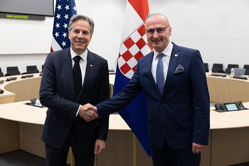 Хорваты ненавидят сербов больше, чем бандеровцы россиян? Сидит ли Вучич на двух стульях, прислуживая Москве, как они утверждают?🪑🪑 Много фото.