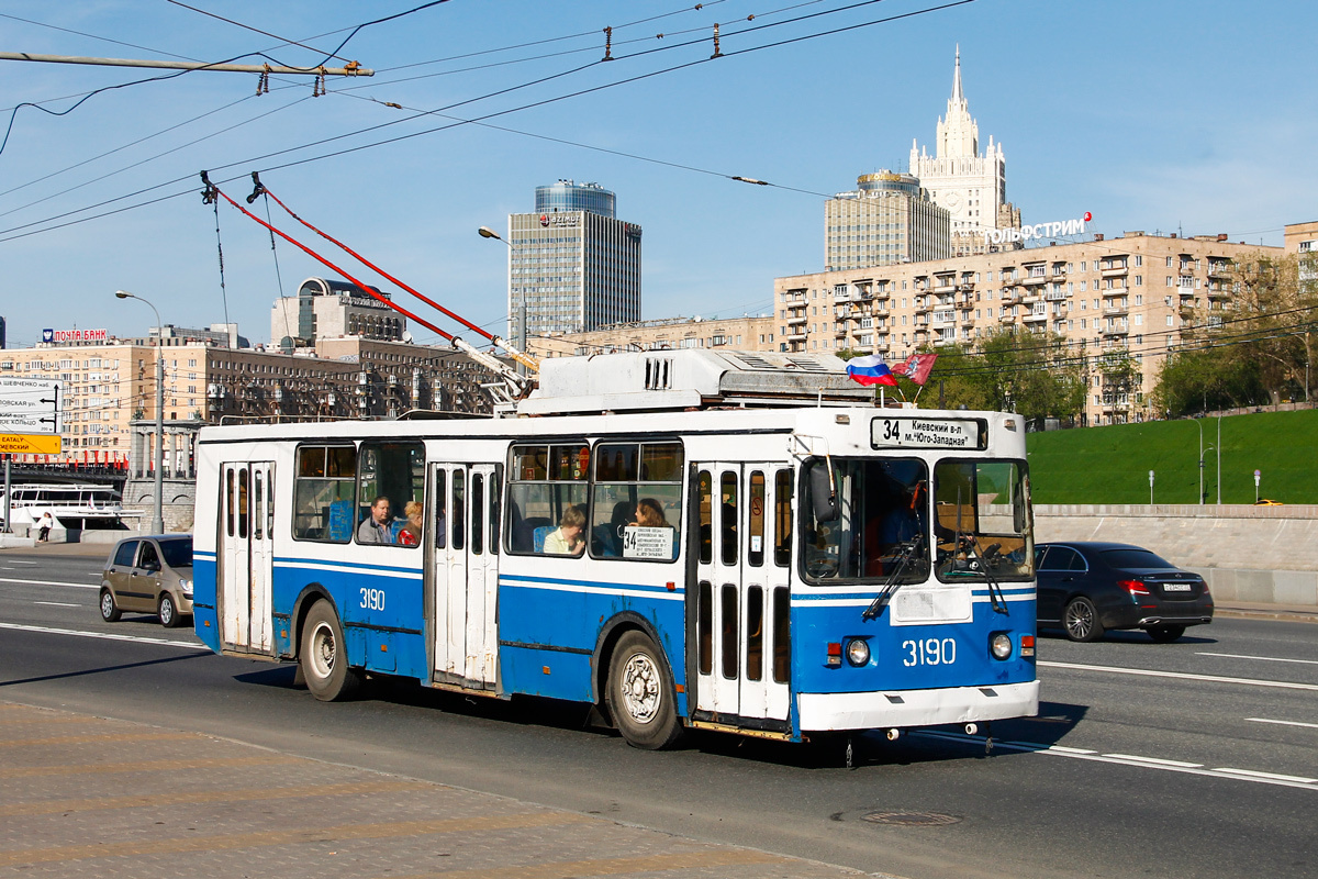 День рождения Завод имени Урицкого: гиганту троллейбусостроения 74 года