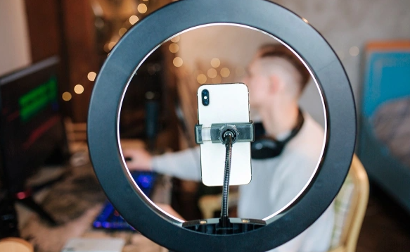 Изменения в рекламных контрактах: как новый закон влияет на сотрудничество с блогерами