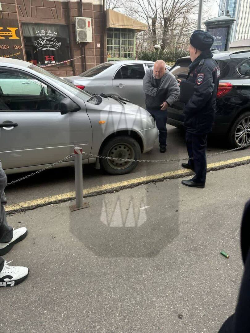 Застреленный в центре Краснодара — бизнесмен из Нигера и экс-владелец ночного клуба Якубу Хамид. Местный предприниматель Андраник Григорян убил его из