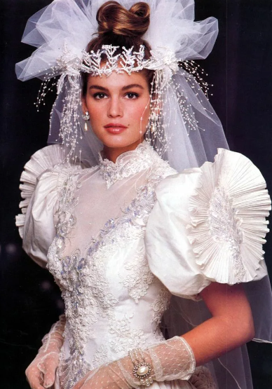 О, времена: в каких платьях выходили замуж наши мамы и бабушки