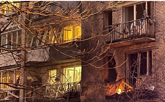 Дрон повредил жилой дом в Петербурге