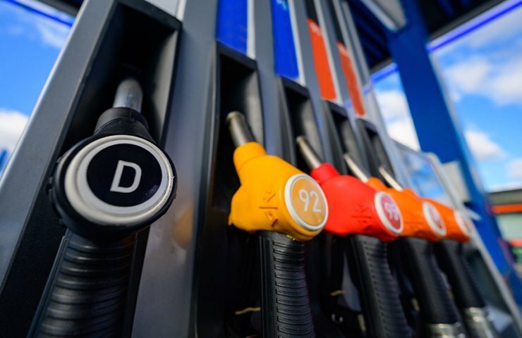 С 1 марта в России на полгода введут запрет на экспорт бензина.