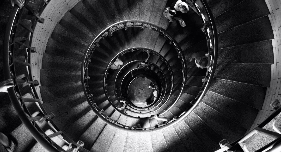 Путешествие человеческих эмоций: Отражение жизни, боли, любви, силы, счастья, горя и смерти.