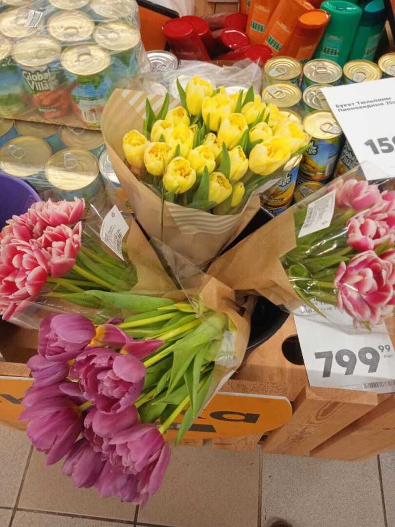 Какова цена букета на 8 Марта в 2024 году: обзор цен в торговых сетях Магнит и Пятерочка, что и по какой цене предлагают к празднику