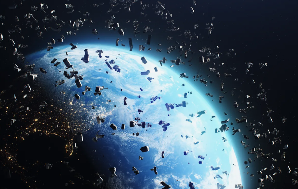 Три тонны отработанных батарей летят на землю!!! Неизвестно куда упадут 500 килограмм космического мусора!!!