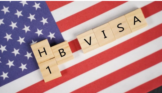 Законодатели в США рассматривают накопившуюся задолженность по грин-картам и вопросы H-1B на иммиграционном саммите