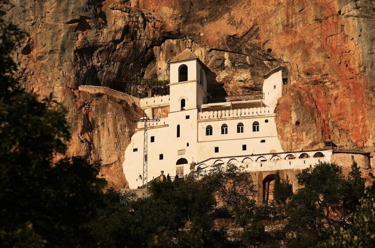 Третья святыня мира - монастырь Острог Василия Острожского (Черногория). Наши впечатления от посещения прекрасного места.