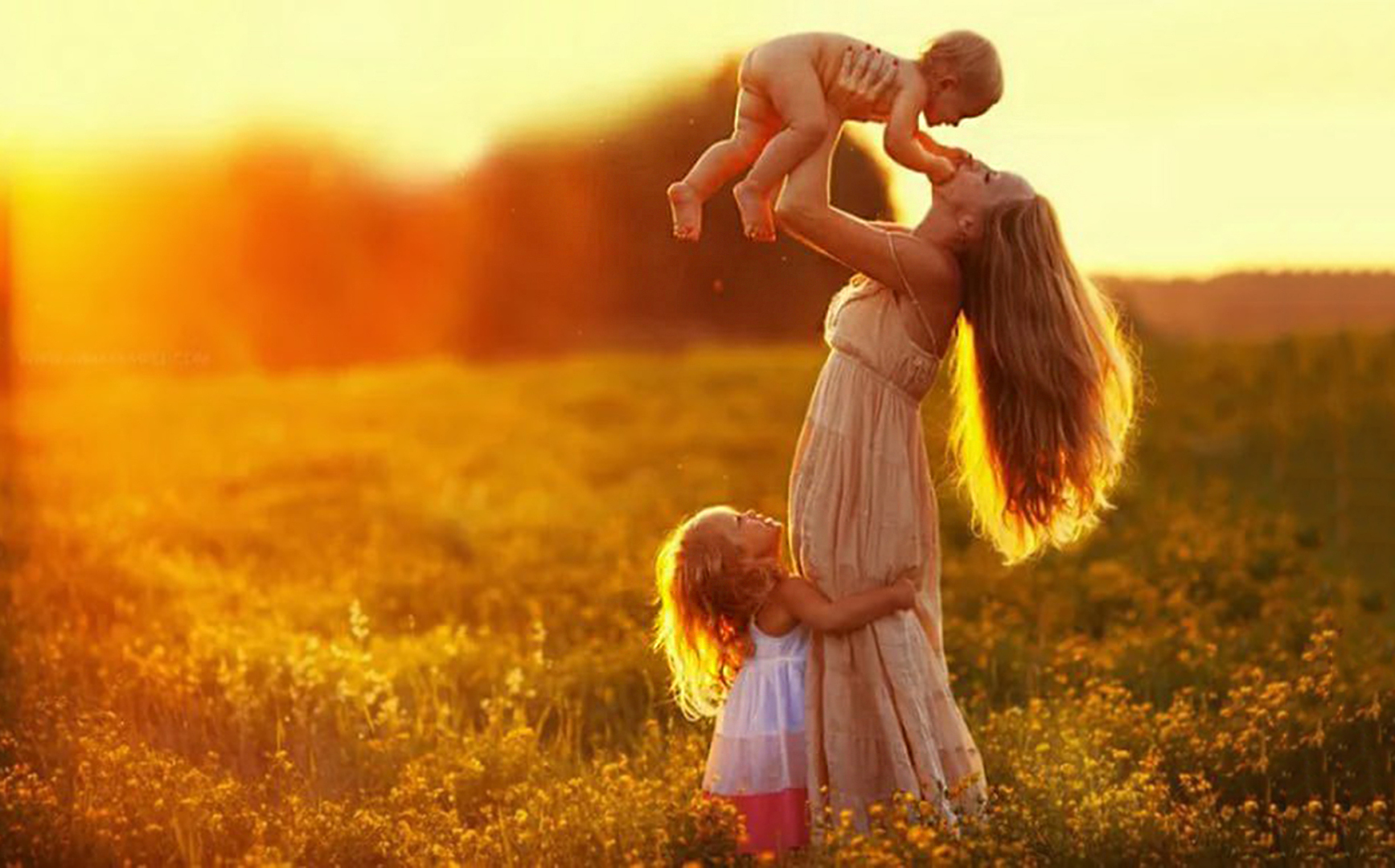 Имеет ли любовь свой собственный свет? И какой???