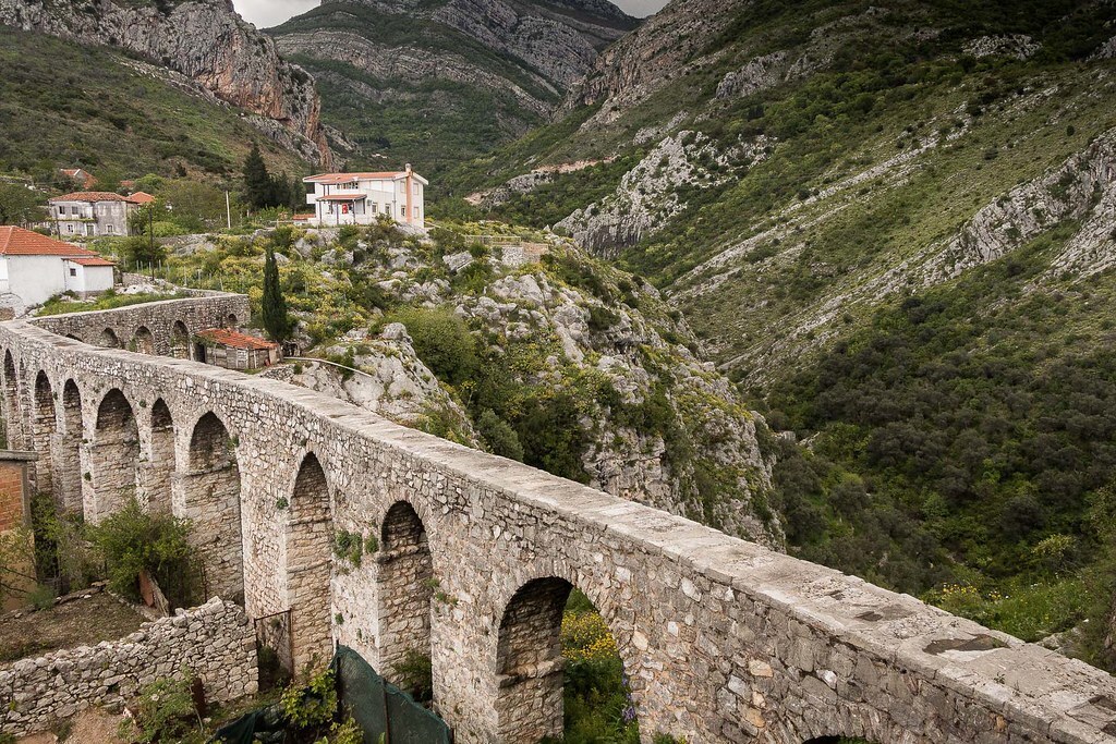 Бар - самый не туристический город на побережье Черногории. Что увидели и как провели время.