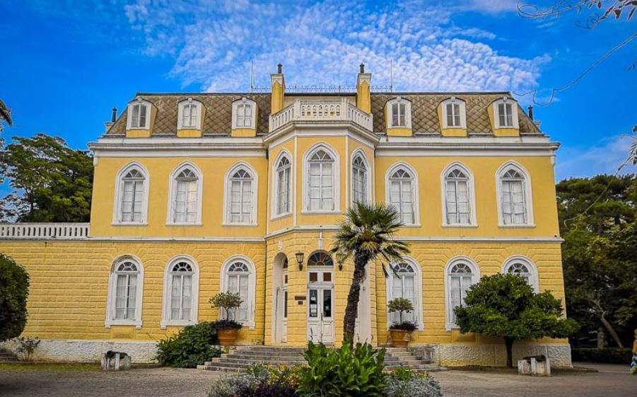 Бар - самый не туристический город на побережье Черногории. Что увидели и как провели время.