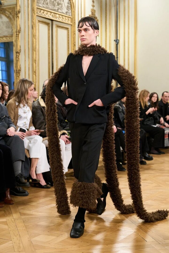 Дамы приглашают кавалеров? А кто здесь мужчина?