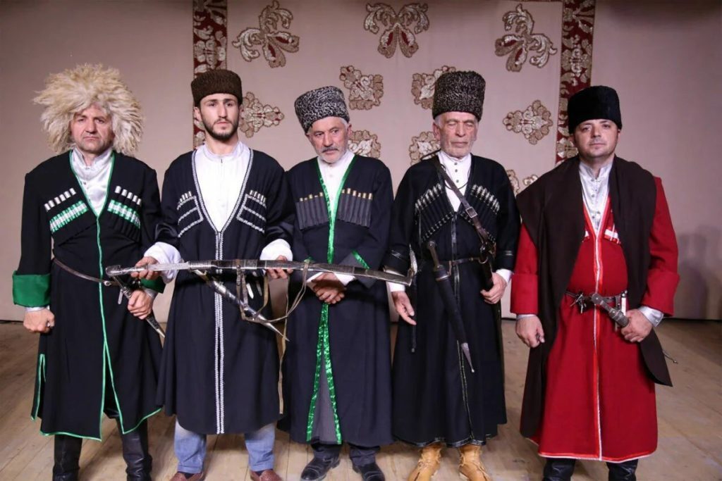 Какие национальности преобладают в России?