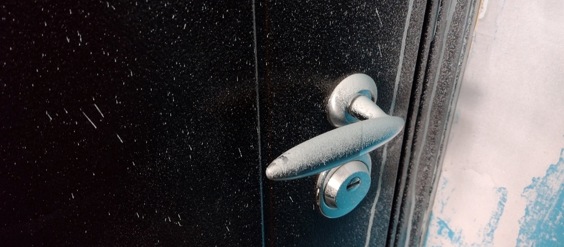 Мне испортили всю дверь