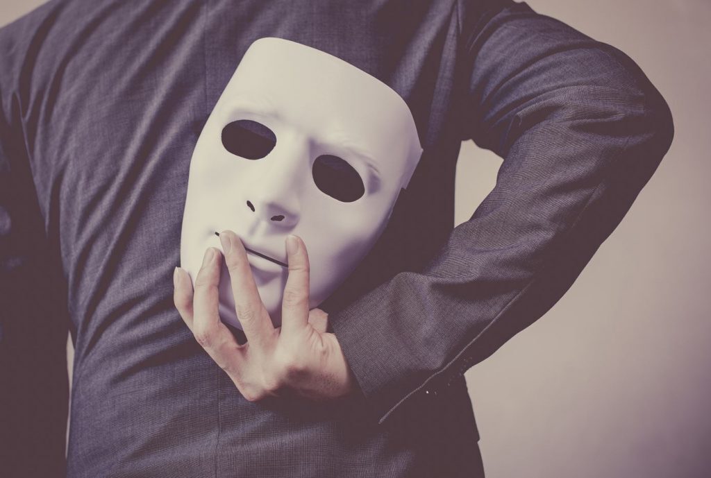 Есть несколько признаков, что вам лгут.